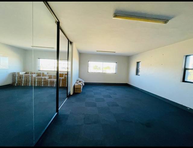 1,884M² OFFICE FOR SALE IN HALFWAY HOUSE
